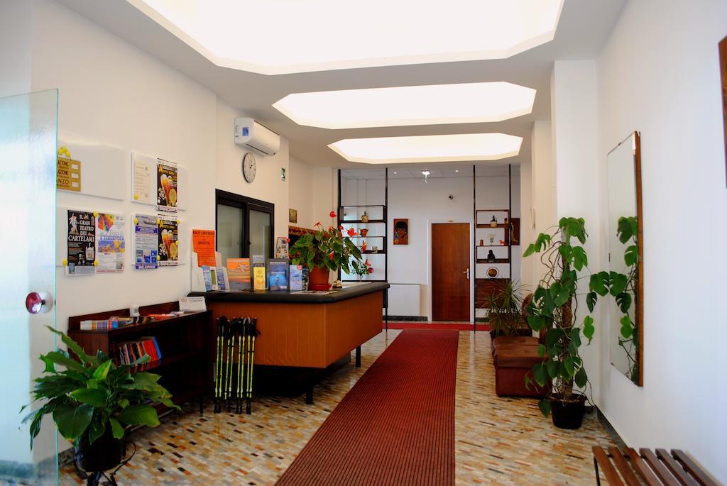 Hotel Bristol ライグエーリア エクステリア 写真